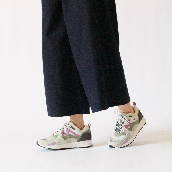 落ち着いた色合いに綺麗な差し色