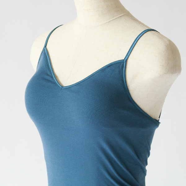 夏にはインナーとして最適な一枚