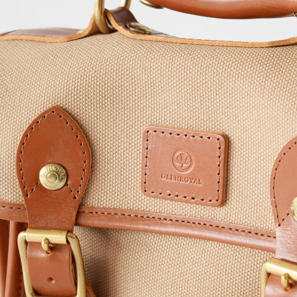 日本製帆布とブライドルレザーを組み合わせたモデル