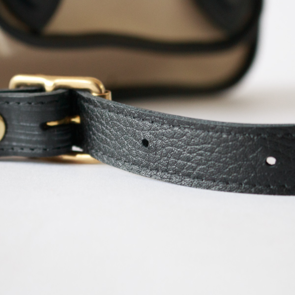 ショルダーは長さ調節可能