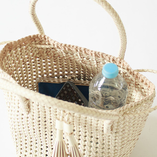 ボトルなど、荷物が増える夏の必需品が余裕を持って入ります。 ボトルなど、荷物が増える夏の必需品が余裕を持って入ります。