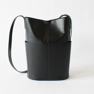 APERTO SHOULDER BAG Sleek Path