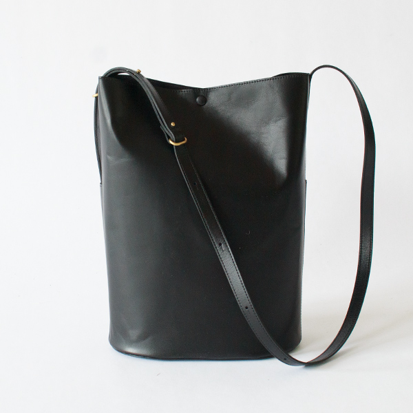 APERTO ショルダーバッグ Sleek Path