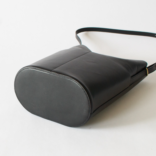 APERTO ショルダーバッグ Sleek Path