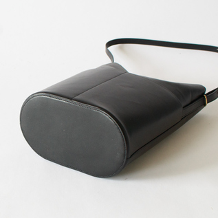 APERTO ショルダーバッグ Sleek Path APERTO ショルダーバッグ Sleek Path