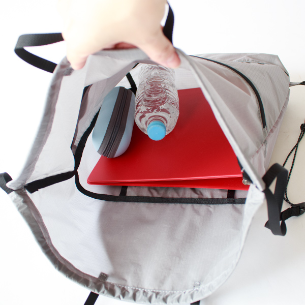 A4もすっぽり収まります(GRY)