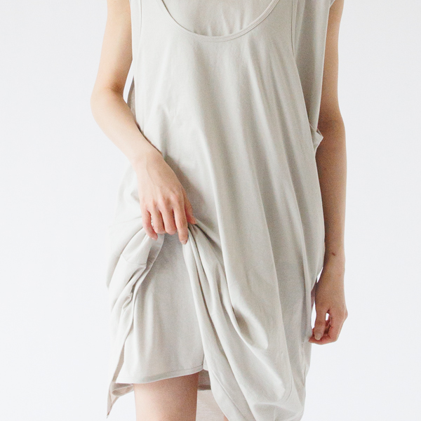 ワンピースのインナースリップとしても着用可