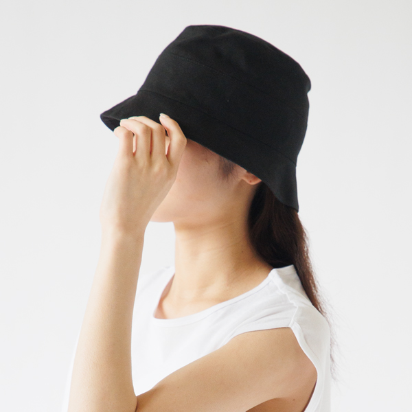 ブリムが狭いコンパクトな帽子