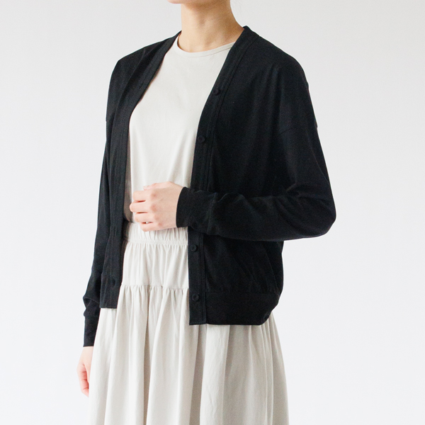 ボタンを外すとリラックスサイズ