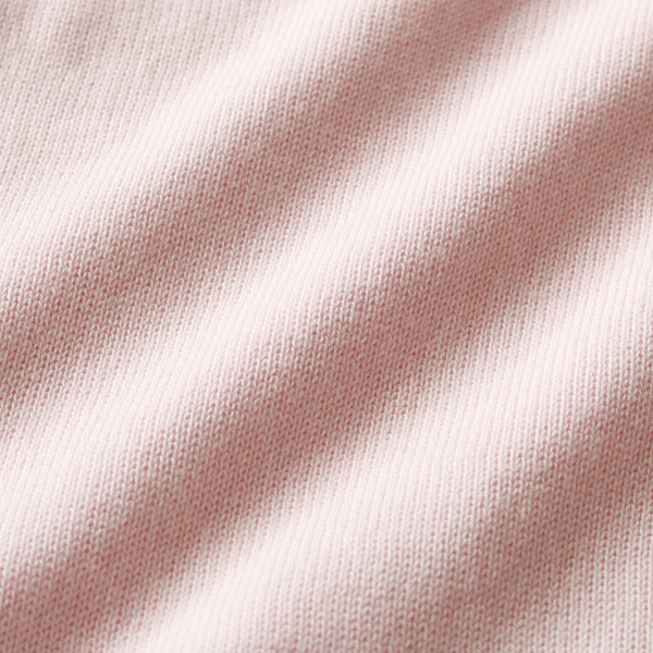 明るくやわらかな印象のペールピンク