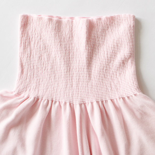 こちらはやや透け感がありますのでチュニックやワンピースの下に合わせるペチパンツのような使い方もおすすめ(ZUTTO別注 ペールピンク)