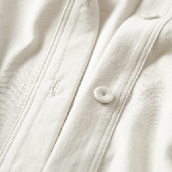 共布のくるみボタンで優しい雰囲気