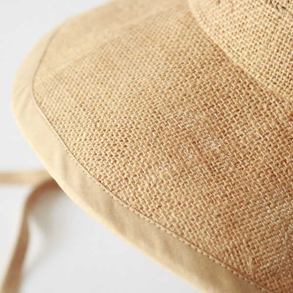 パイピングがクラシックでシックな印象