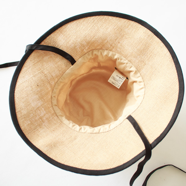 内側はコットン生地で肌あたりがいい