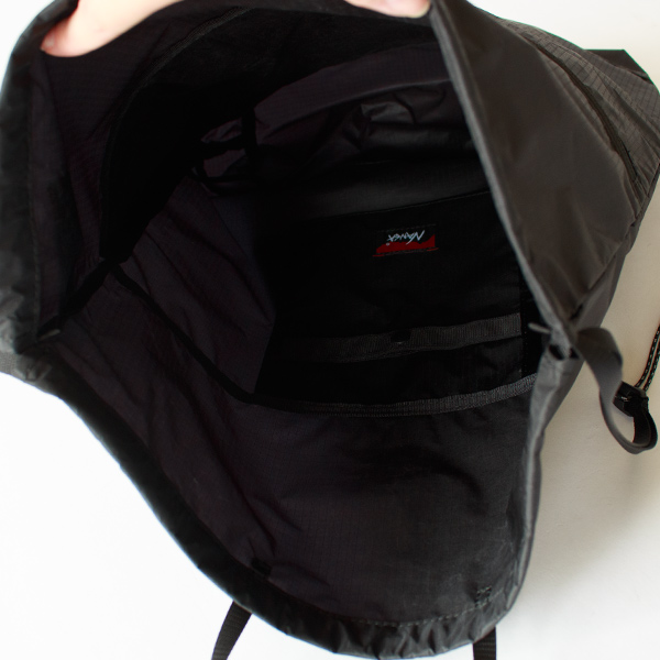 内側はポケット一つ(BLK)