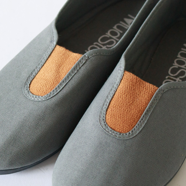 アッパーー深めなのもスリッポンとして良い点