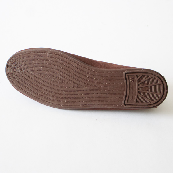 アウトソールはシンプル