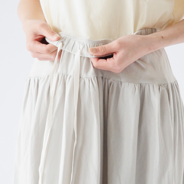 ウエストはゴムとリボン紐