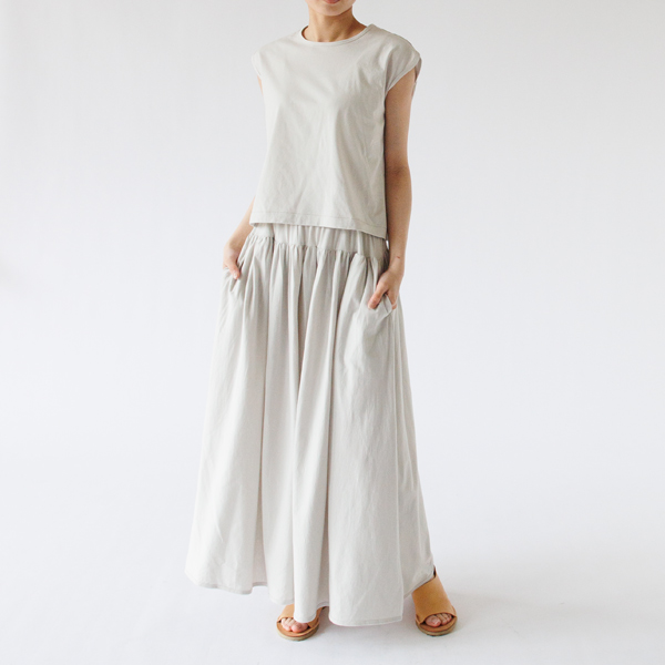 ノースリーブトップス同色はセットアップのように