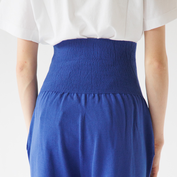 窮屈感のない着心地です(ZUTTO別注 サファイヤブルー)