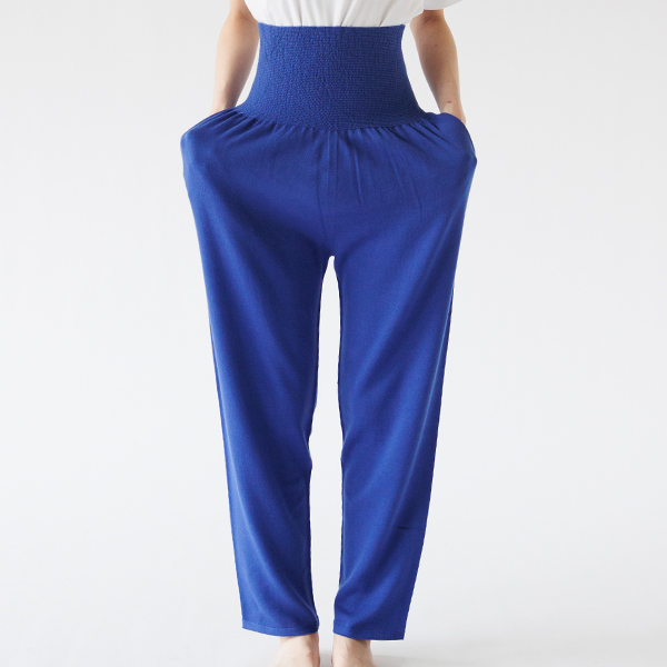 窮屈感のない着心地です(ZUTTO別注 サファイヤブルー)