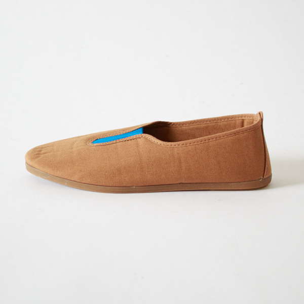 キャンパス生地のスリッポン、ふくふくして可愛い見た目