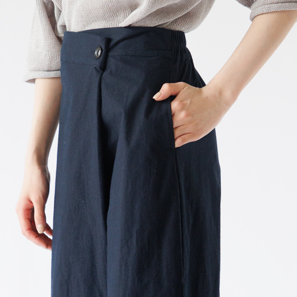 両脇にシームポケットあり(身長160cm・NAVY) 両脇にシームポケットあり(身長160cm・NAVY)