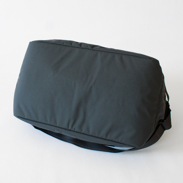 底面はパッド入りで衝撃を吸収します