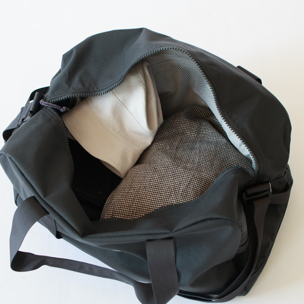 開口部も広く荷物を入れやすい