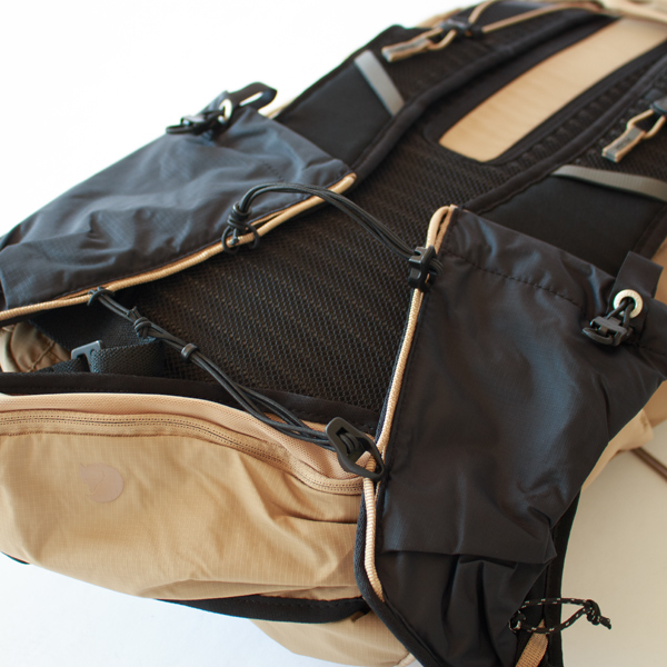 500mlのボトルに適したポケットが2つ