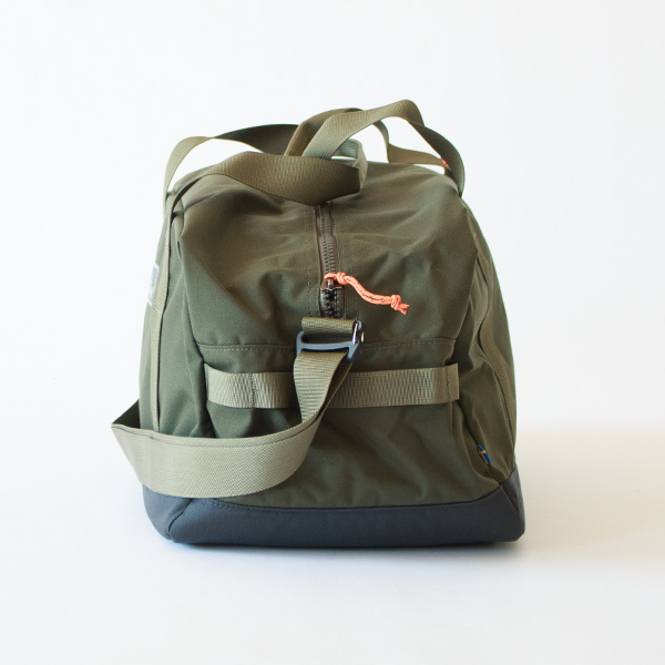 幅は28cmとたっぷり