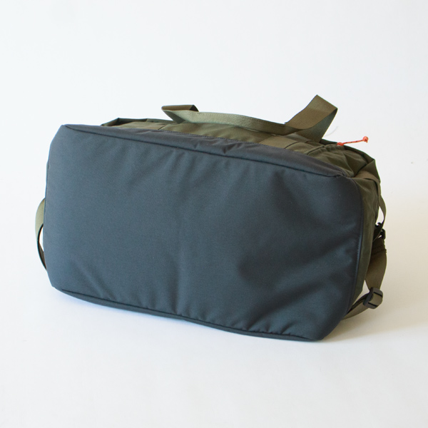 底面はパッド入りで衝撃を吸収