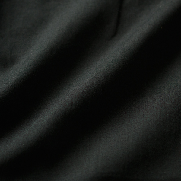 濃色にはBLACKが馴染みやすくおすすめ