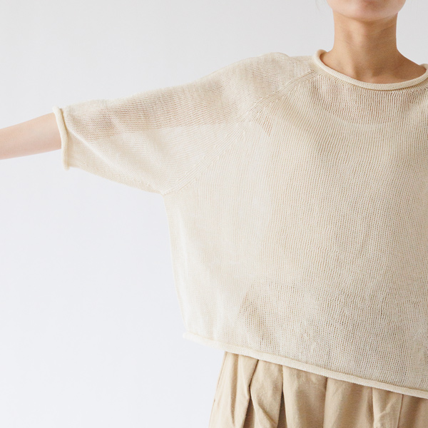 身幅広めでゆとりのある着心地(アイボリー)