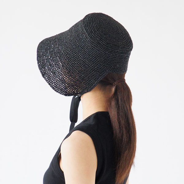 首の動きも制限されにくい形