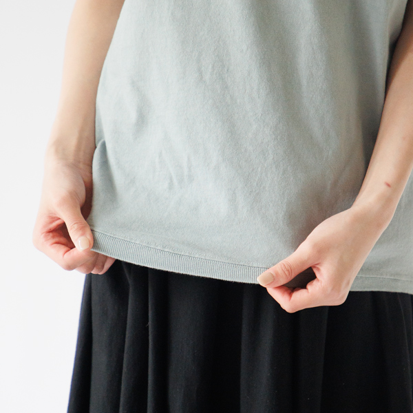 裾もリブになっています