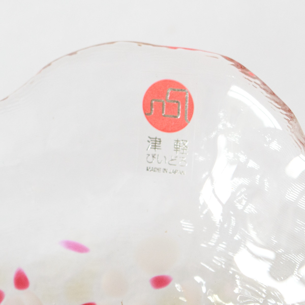 ブランドロゴ入りのシール(剥がせます) ブランドロゴ入りのシール(剥がせます)