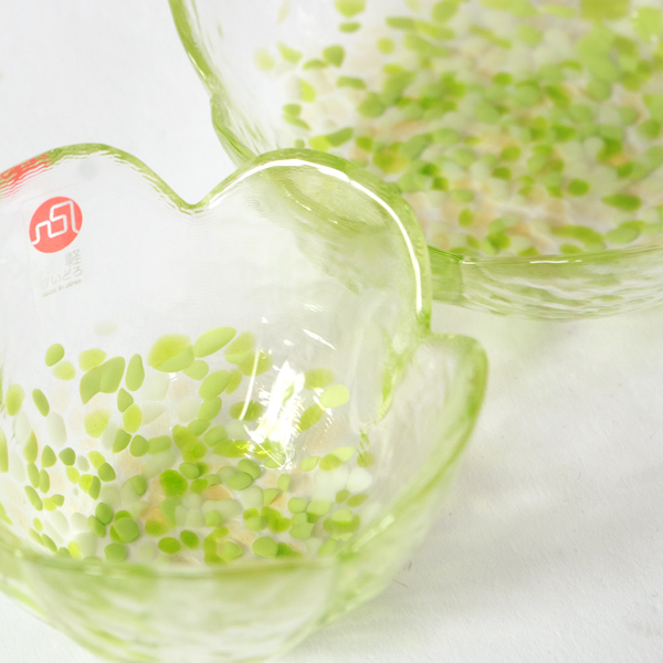 青りんごを表現した器 青りんごを表現した器
