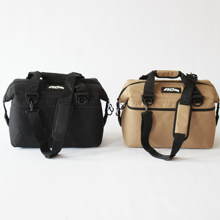 左:Black、右:Sand Taupe 左:Black、右:Sand Taupe