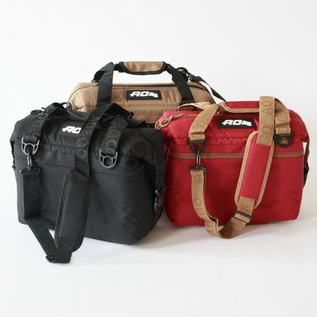 Black、Sand Taupe、Cardinal Redの3色 Black、Sand Taupe、Cardinal Redの3色