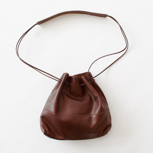 HORSE LEATHER DRAWSTRINGS WIDE SHOULDER (CHOCO) HORSE LEATHER DRAWSTRINGS WIDE SHOULDER (CHOCO)