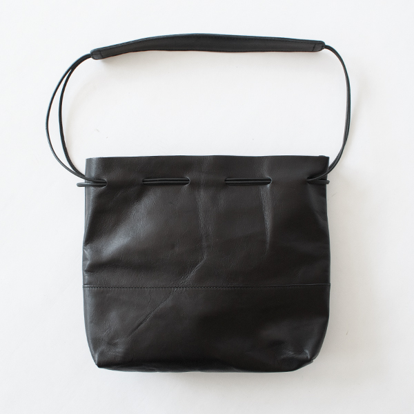 HORSE LEATHER DRAWSTRINGS WIDE SHOULDER (BLACK) HORSE LEATHER DRAWSTRINGS WIDE SHOULDER (BLACK)