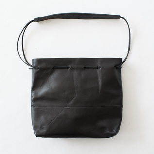 HORSE LEATHER DRAWSTRINGS WIDE SHOULDER (BLACK) HORSE LEATHER DRAWSTRINGS WIDE SHOULDER (BLACK)