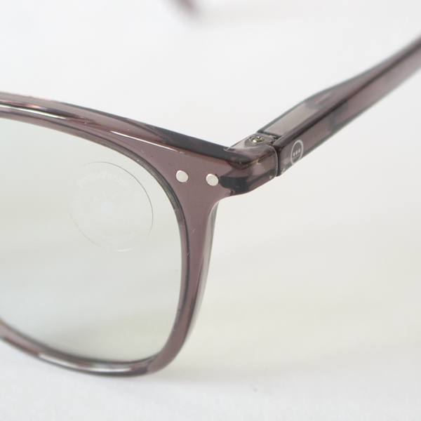 Gloss Grayはクリアカラーのフレームです（Gloss Gray/#E）
