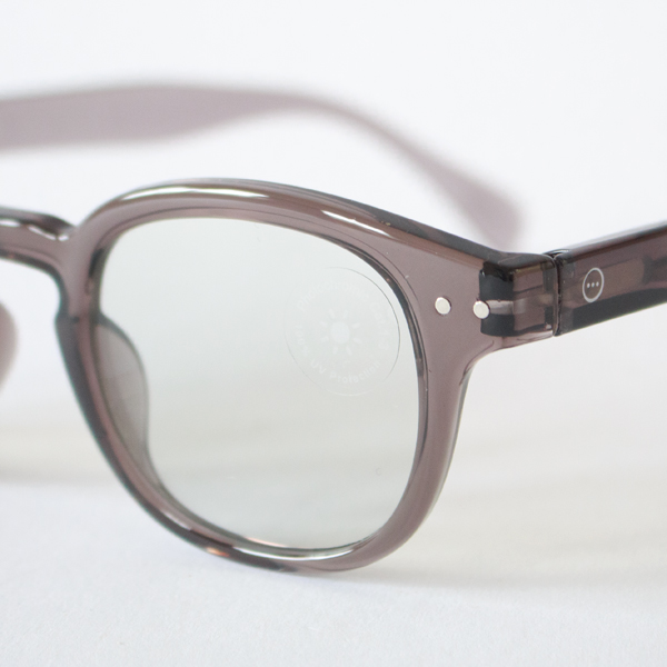 Gloss Grayはクリアカラーのフレームです(Gloss Gray/#D)