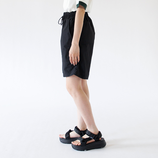 Black/S着用、身長：160cm