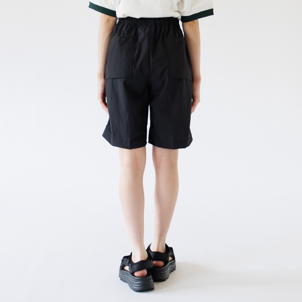 Black/S着用、身長：160cm