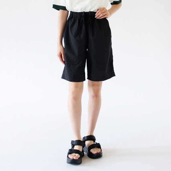 Black/S着用、身長：160cm