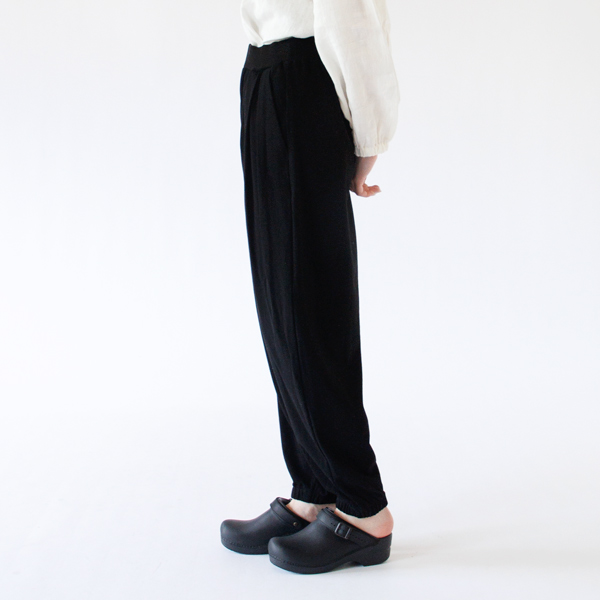 Black/XS着用、身長160cm