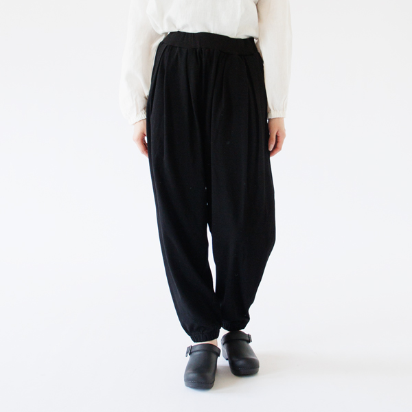 Black/XS着用、身長160cm